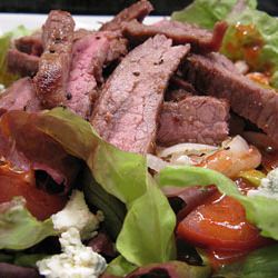 Steak Salad with Strawberry Vinaigrette - Recipe photo by katbaro