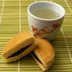 Dorayaki and Sencha Green Tea - Recipe photo by jackiw