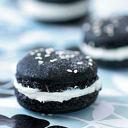 Black Tie Macarons - Recipe photo by Tartelette