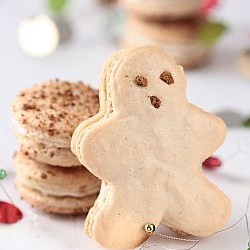 Gingerbread Men Macarons - Recipe photo by Tartelette