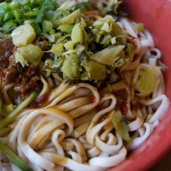 Dry Noodle with Special Beef Sauce - Recipe photo by chowtimes