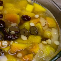 Papaya Dessert Soup - Recipe photo by chowtimes