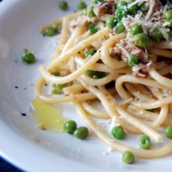 Bucatini with Tuna and Baby Peas - Recipe photo by elle