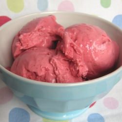 Raspberry Frozen Yogurt - Recipe photo by recessionipes