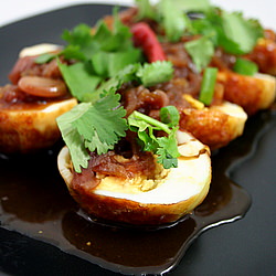 Thai Son-in-Law Eggs - Recipe photo by launate