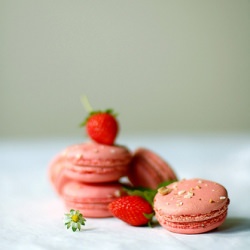 Macarons a la Fraise - Recipe photo by Atelier Vi