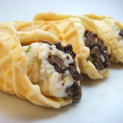 Cannolis - Recipe photo by ivorypomegranate