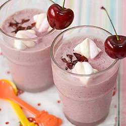 Cherry Milkshake - Recipe photo by noobcook