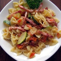 Farfalle with Tomatoes and Courgette - Recipe photo by Amalia_aa