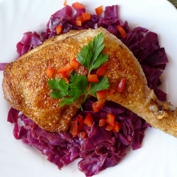 Chicken Thighs with Red Cabbage - Recipe photo by pixen
