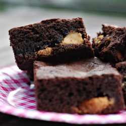 Chunky White Chocolate Brownies - Recipe photo by princessmisia