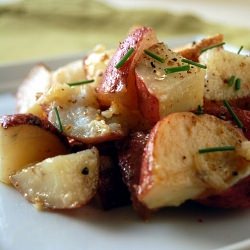 Garlicky Roasted Potatoes - Recipe photo by please pass the pie