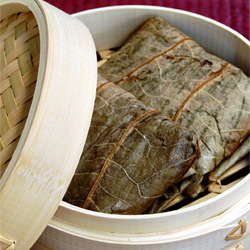 Sticky Rice in Lotus Leaf - Recipe photo by chow vegan