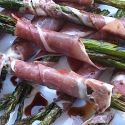Prosciutto-wrapped Asparagus - Recipe photo by nylorij