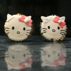 Hello Kitty Cupcakes - Recipe photo by speedingturtle