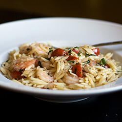 Garlic Basil Shrimp - Recipe photo by handleheat