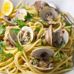 Spaghetti con Vongole (Clams) - Recipe photo by lemonsandanchovies