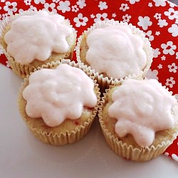 Strawberry Cupcakes - Recipe photo by ivorypomegranate