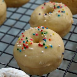 Bake Mini-Donuts - Recipe photo by madebytraytray