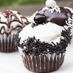 Audrey Hepburn Cupcakes - Recipe photo by TiffinTales