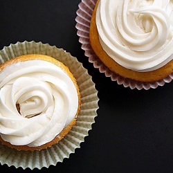 Vanilla Cupcakes Cream Cheese Icing - Recipe photo by Comfort of Cooking