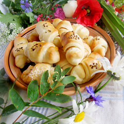 Garlic/Cheese Crescent Rolls - Recipe photo by russianseason