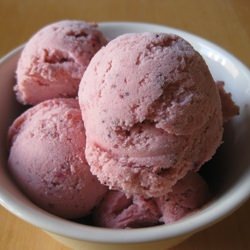 Strawberry Buttermilk Ice Cream - Recipe photo by stresscake