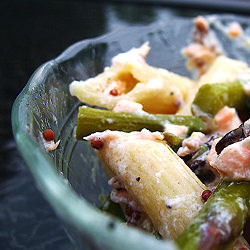 Poached Salmon, Asparagus & Penne - Recipe photo by pestochango