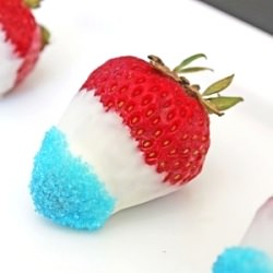 All American Chocolate Strawberries - Recipe photo by grinandbakeit