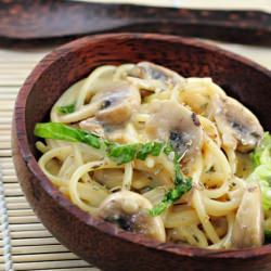 Alfredo Portobello Spaghetti - Recipe photo by littleinbox