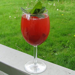 Strawberry Lemonade - Recipe photo by Dianasaur