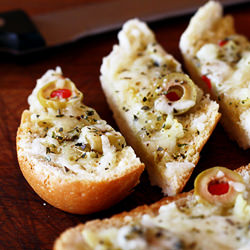 Garlic Cheese Bread - Recipe photo by zoom yummy