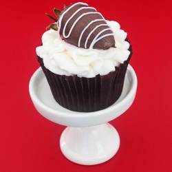 Chocolate Strawberry Cupcake - Recipe photo by grinandbakeit
