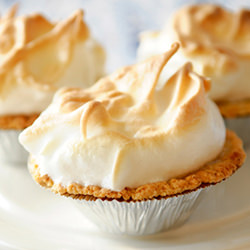 Little Coconut Meringue Pies - Recipe photo by baunilha