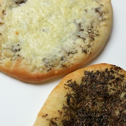 Zaa'tar and Cheese Man'ooshé - Recipe photo by joudiek
