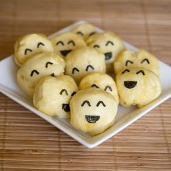 Happy Face Steamed Buns - Recipe photo by kirbie