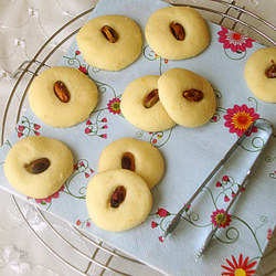 Ma'moul Abiad (Syrian Cookies) - Recipe photo by Dimah