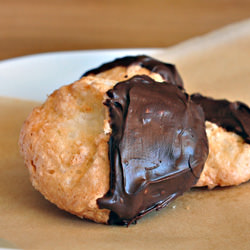 Swiss Coconut Macaroons - Recipe photo by honeyneverspoils