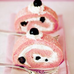 Blueberries Pink Cake Roll - Recipe photo by maky