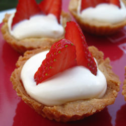 Strawberry & Lemon Cream Tartlets - Recipe photo by honeyandsoy