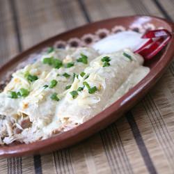 Enchiladas Verdes/Green Enchiladas - Recipe photo by muybueno