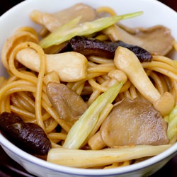 Mushroom Lo Mein - Recipe photo by FoodMayhem