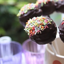 Red Velvet Cake Pops - Recipe photo by joudiek