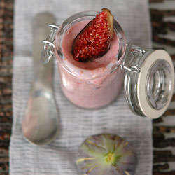 Yoghurt with figs - Recipe photo by trinidad