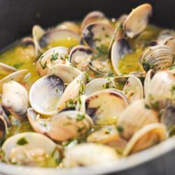 Spaghetti alle Vongole - Recipe photo by Trissalicious