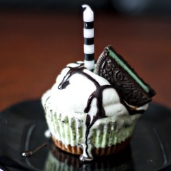 Mint Oreo Ice Cream Cupcakes - Recipe photo by ericasweettooth