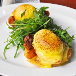 Eggs Benedict - Recipe photo by crunchybottoms