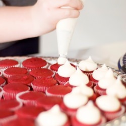 Mini Red Velvet Cupcakes - Recipe photo by cakedate