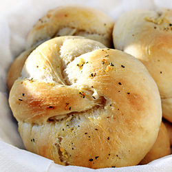 Soft Garlic Knots - Recipe photo by zoom yummy