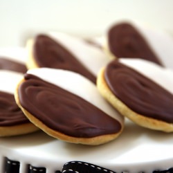 Black and White Cookie - Recipe photo by sweetkiera